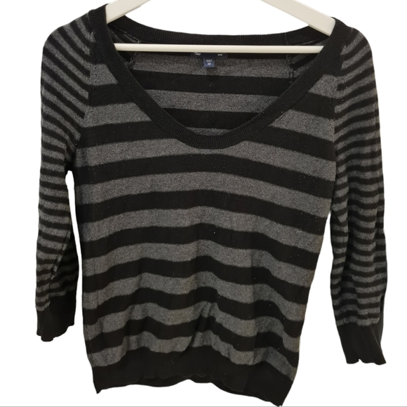 GAP Women’s Crew Neck Striped Sweater - Picture 1 of 3